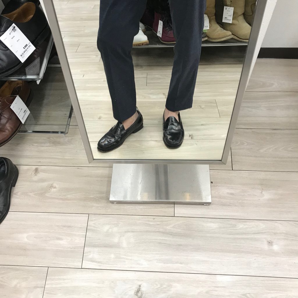 ハゲで坊主がユニクロのアンクルパンツを履くだけで何だか急に今っぽい